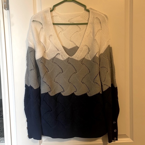 Cute sweater with button cuffed sleeves, v-neck size L - Picture 4 of 6